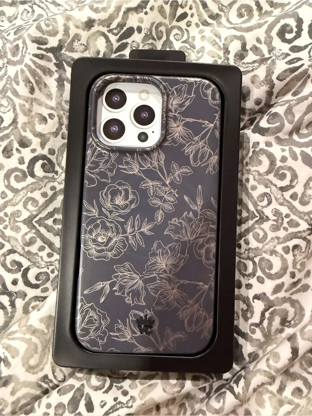 Velvet Caviar Floral Pattern Protective Phone Case - Black and Gold Rose